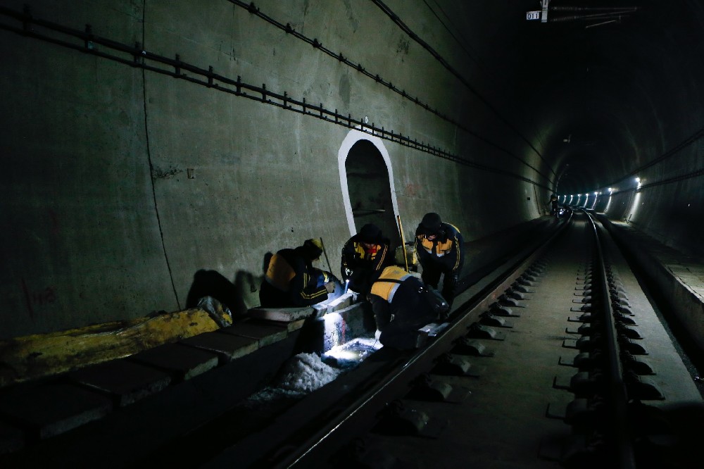 濉溪铁路运营隧道病害现状